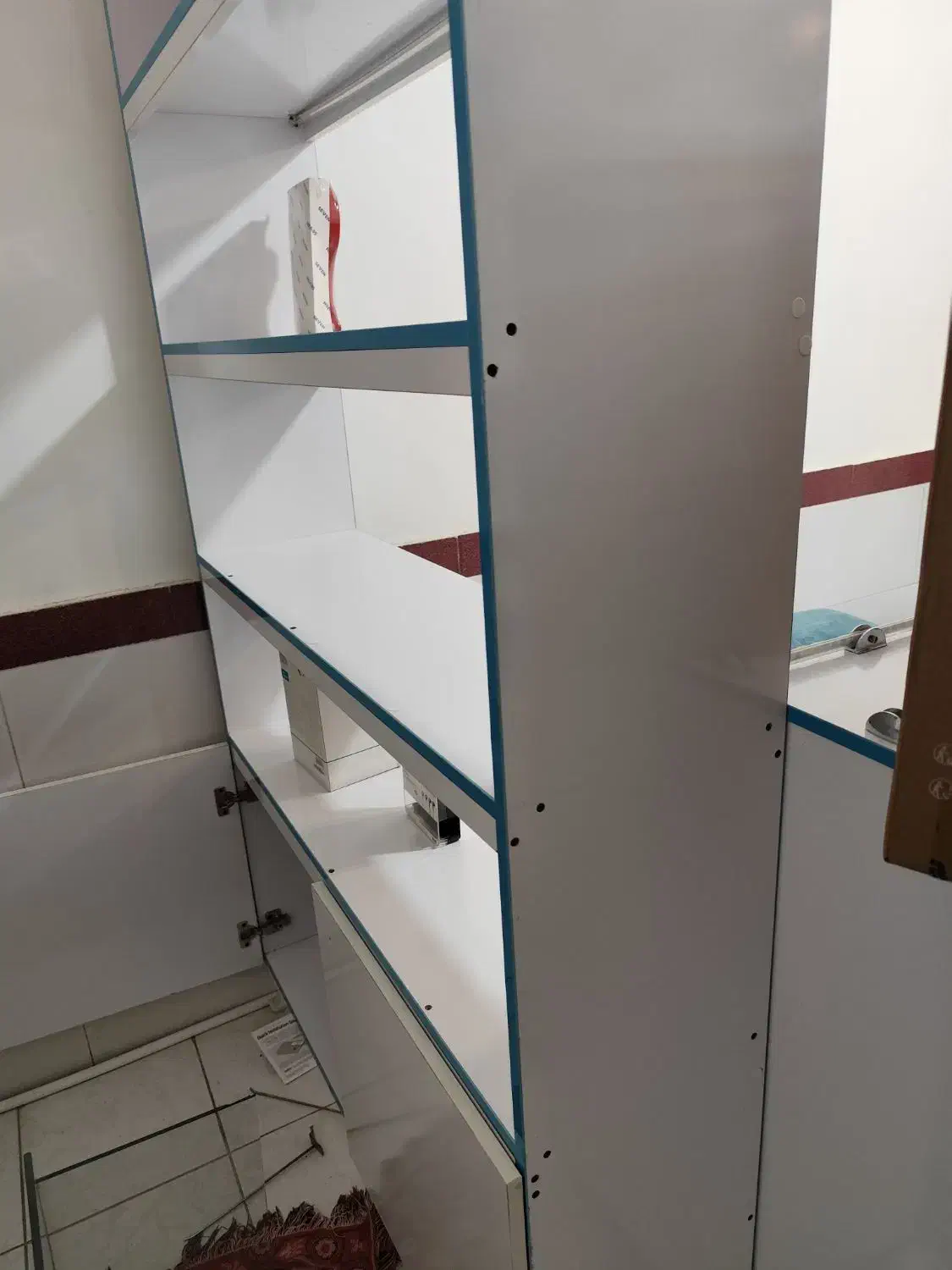 پیشخوان میزکار و ویترین و قفسه دیواری MDF تمیز نو|فروشگاه و مغازه|مینودشت, |دیوار