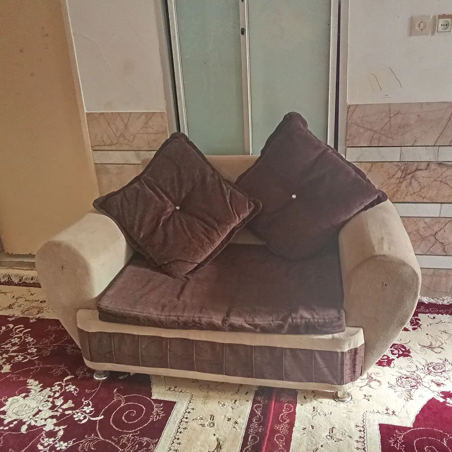 مبل|مبلمان خانگی و میز عسلی|تربت جام, شهید غلام زاده|دیوار