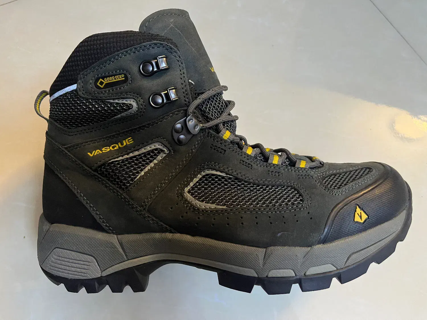 کفش کوهنوردی ضد آب|کیف، کفش، کمربند|پردیس, فاز ۲|دیوار