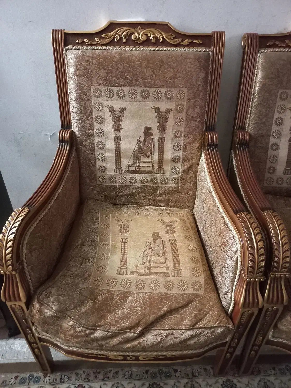 دو دست مبل|مبلمان خانگی و میز عسلی|اصفهان, شهرک میلاد|دیوار