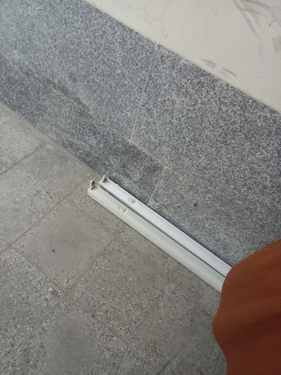 هواکش و مهتابی|پنکه و تصفیه‌کنندهٔ هوا|بروجرد, |دیوار