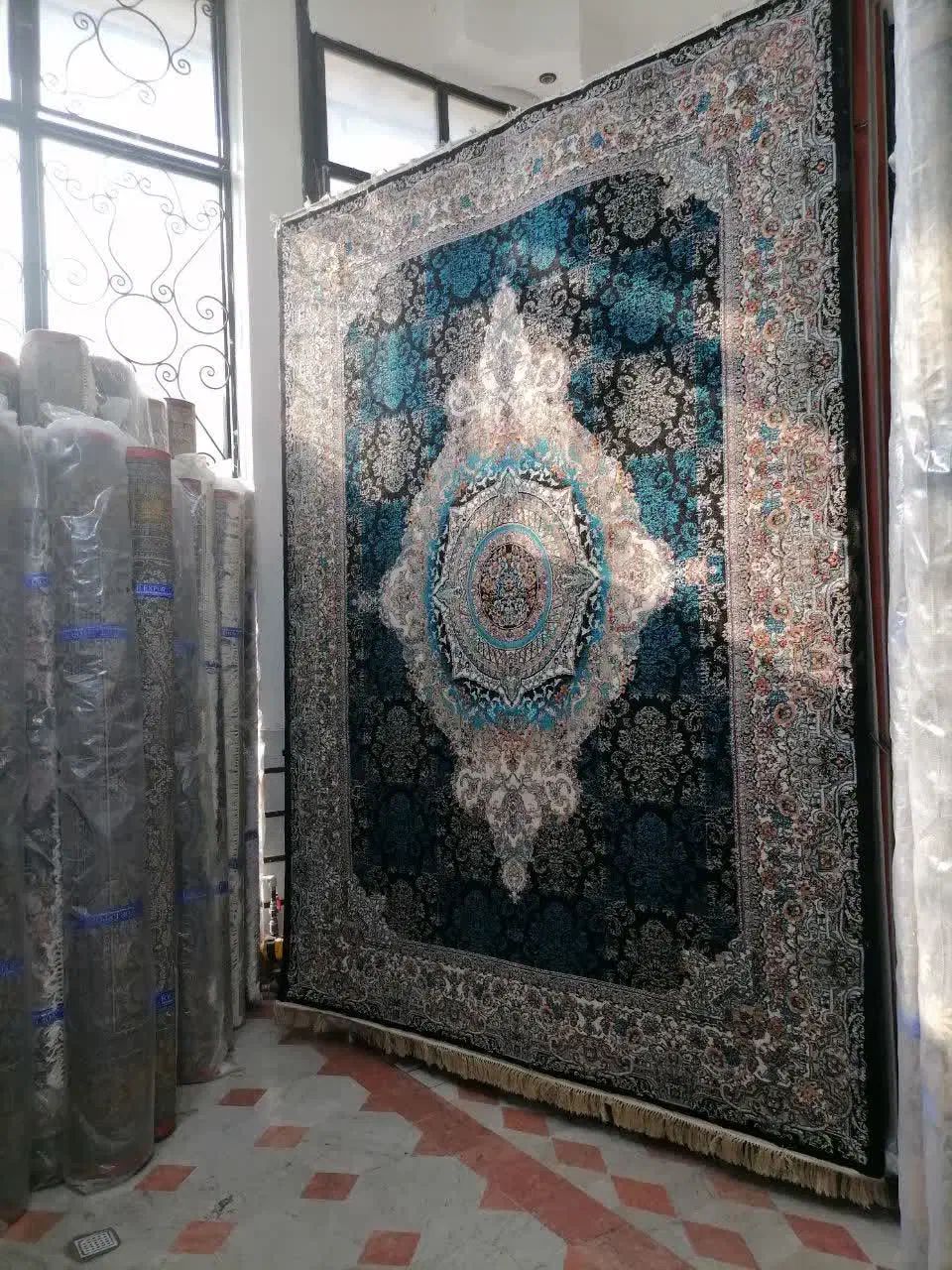 حراج چند تخته فرش ۷۰۰ شانه ۹متری تک مانده کارخانه|فرش|بهشهر, |دیوار