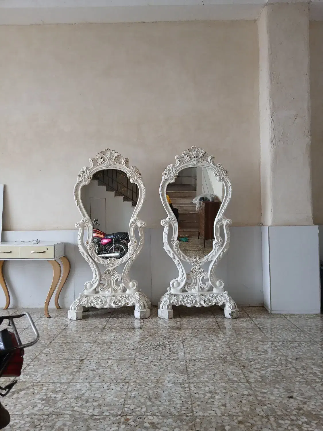 لوازم آرایشگاه|آرایشگاه و سالن‌های زیبایی|بابل, |دیوار