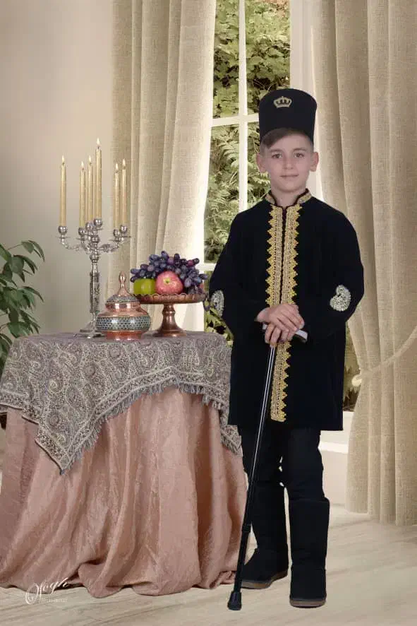 لباس محلی و قاجاری|لباس|اصفهان, باغ دریاچه|دیوار