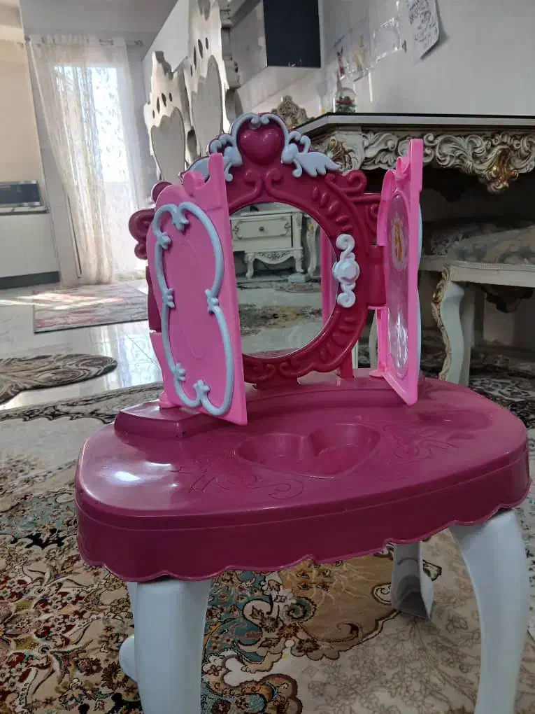 اسباب بازی|اسباب‌‌بازی|ری, علایین|دیوار