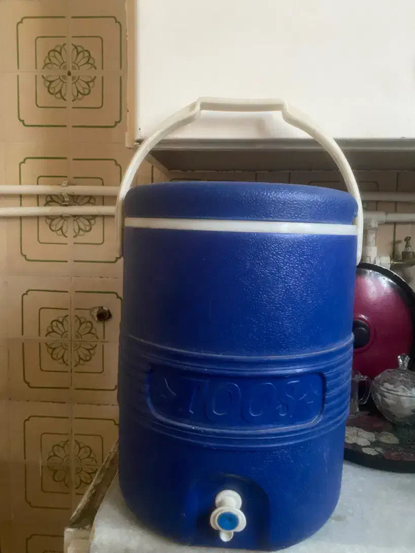 کلمن بیست لیتری نو سالم|ظروف نگهدارنده، پلاستیکی، یک‌بارمصرف|شیراز, اصلاح‌نژاد|دیوار