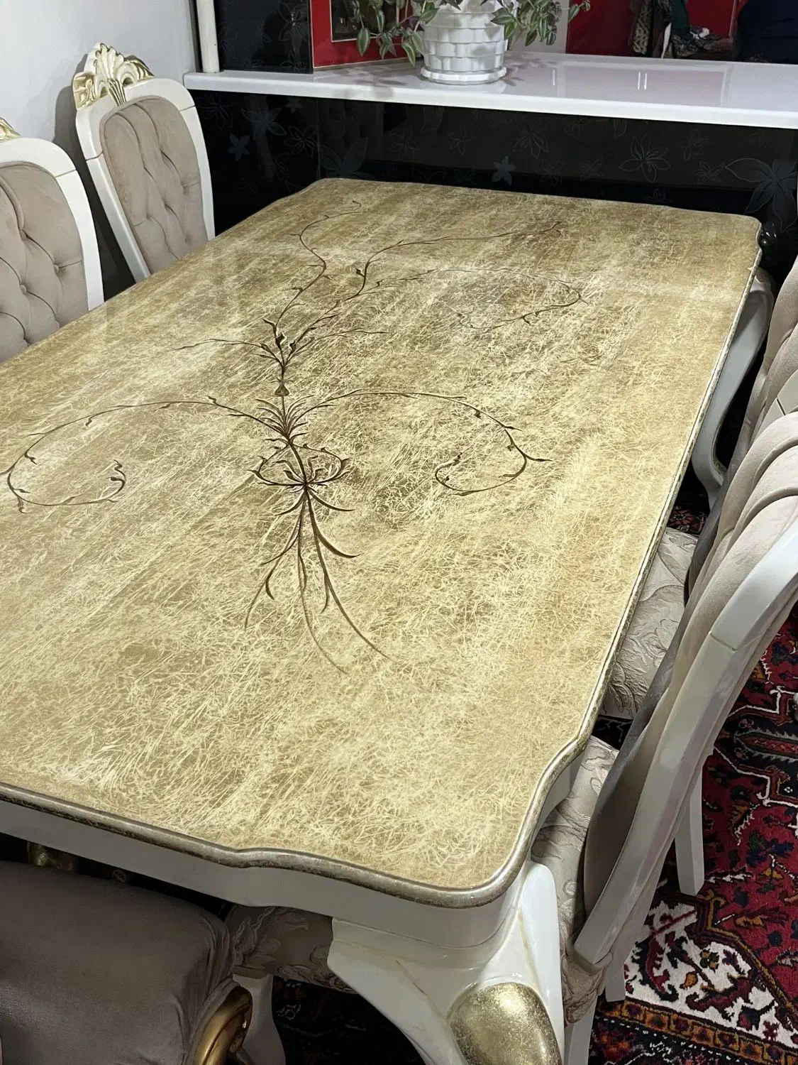 میز غذاخوری سلطنتی|میز و صندلی غذاخوری|تیکمه داش, |دیوار