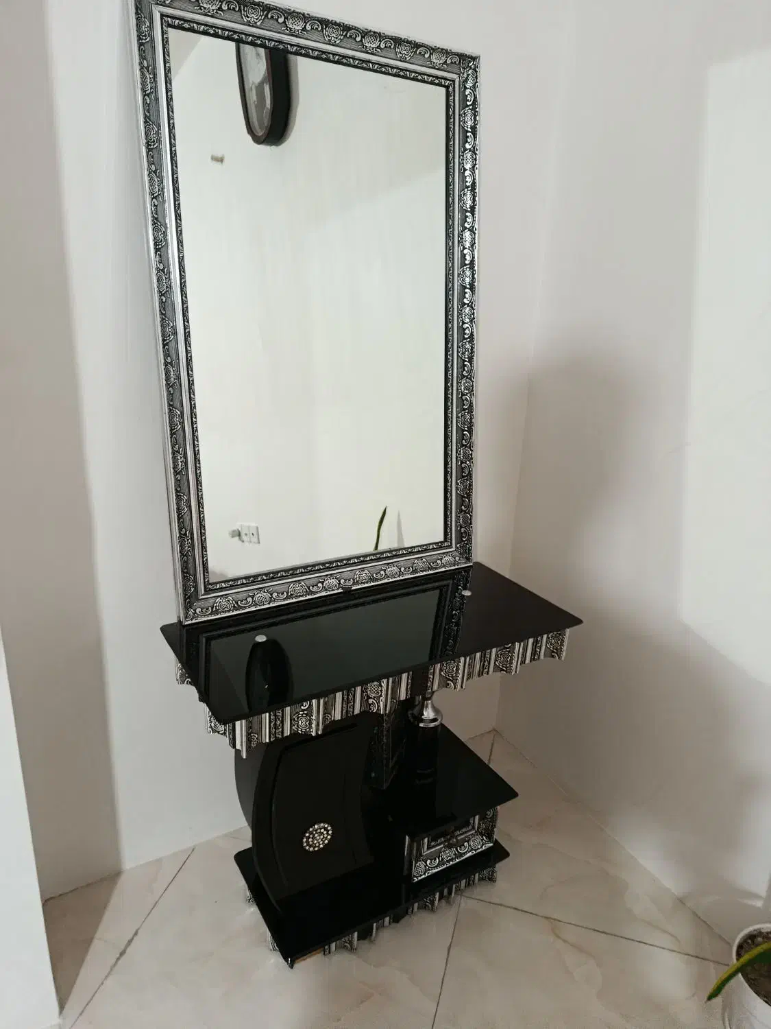 اینه مدرن|آینه|صفادشت, |دیوار