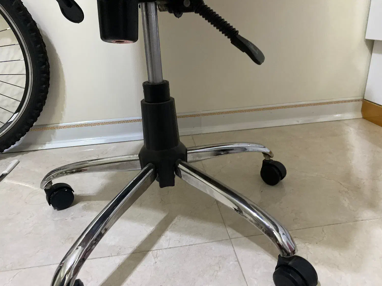 صندلی میز‌تحریر رنگ عسلی|صندلی و نیمکت|قدس, شهر‌قدس|دیوار