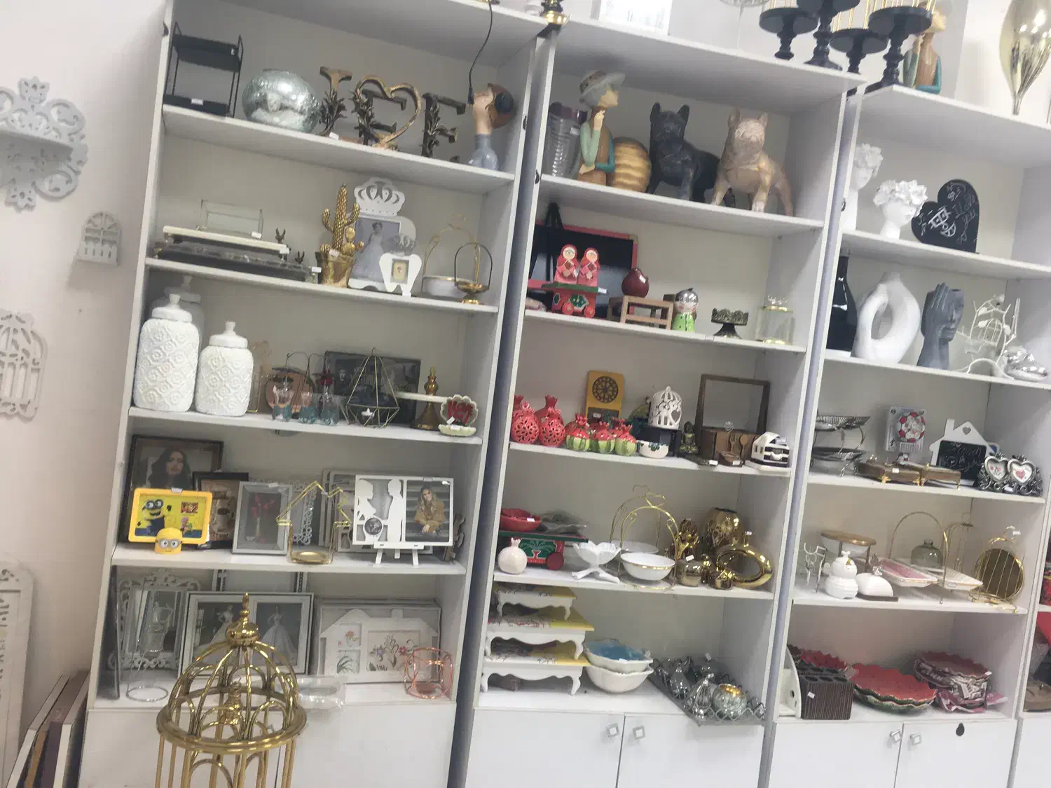 ویترین مغازه با وسایل|کتابخانه، شلف، قفسه‌های دیواری|ورامین, ورامین|دیوار