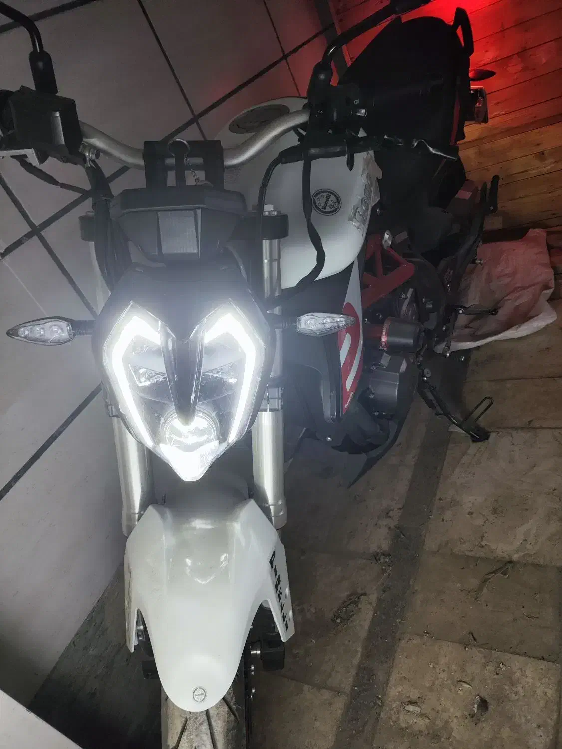 بنلی جفت 300|موتورسیکلت|دماوند, گیلاوند|دیوار