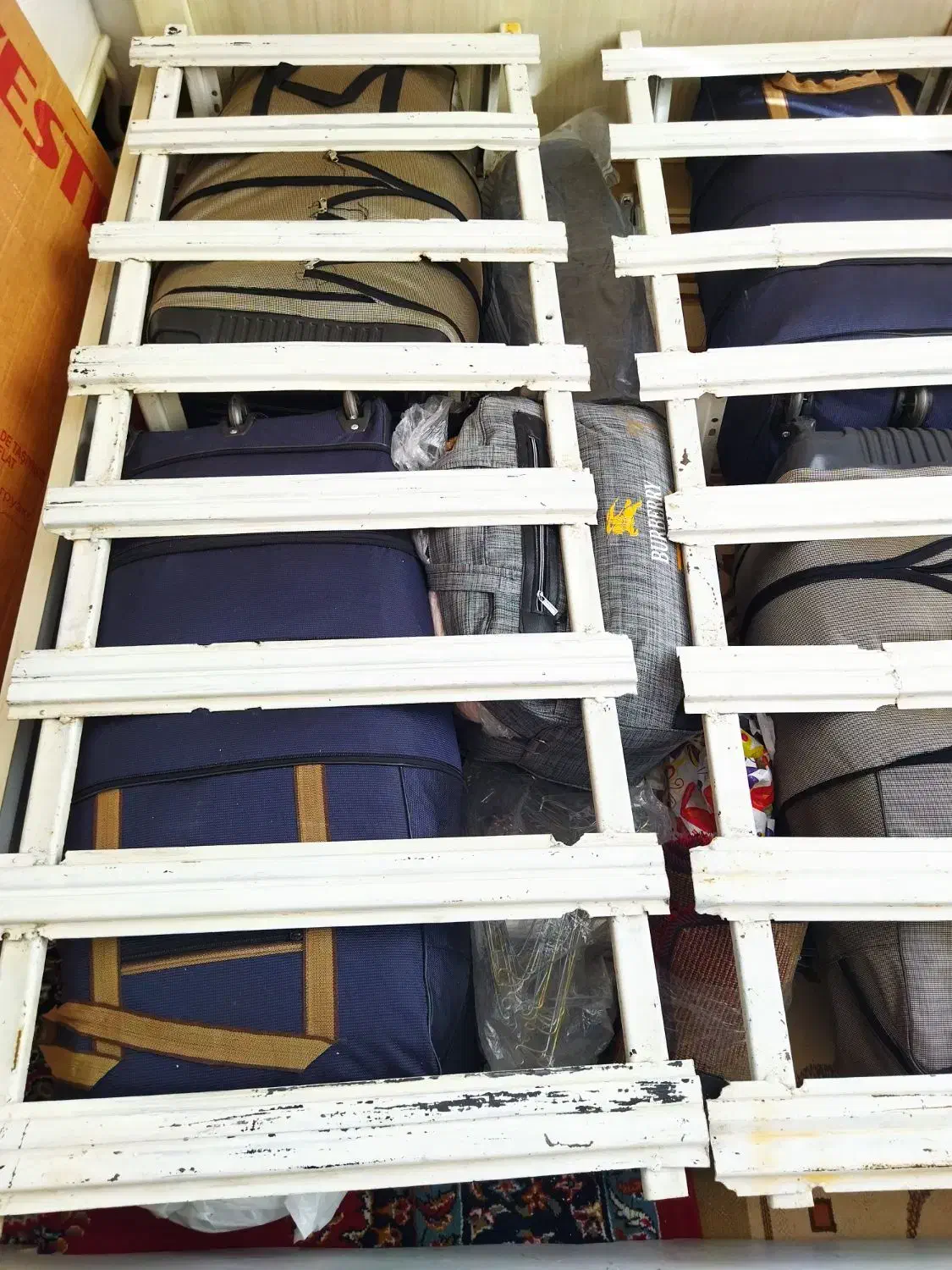 کف تخت آهنی|کتابخانه، شلف، قفسه‌های دیواری|مشهد, مشکینی (شهرک غرب)|دیوار