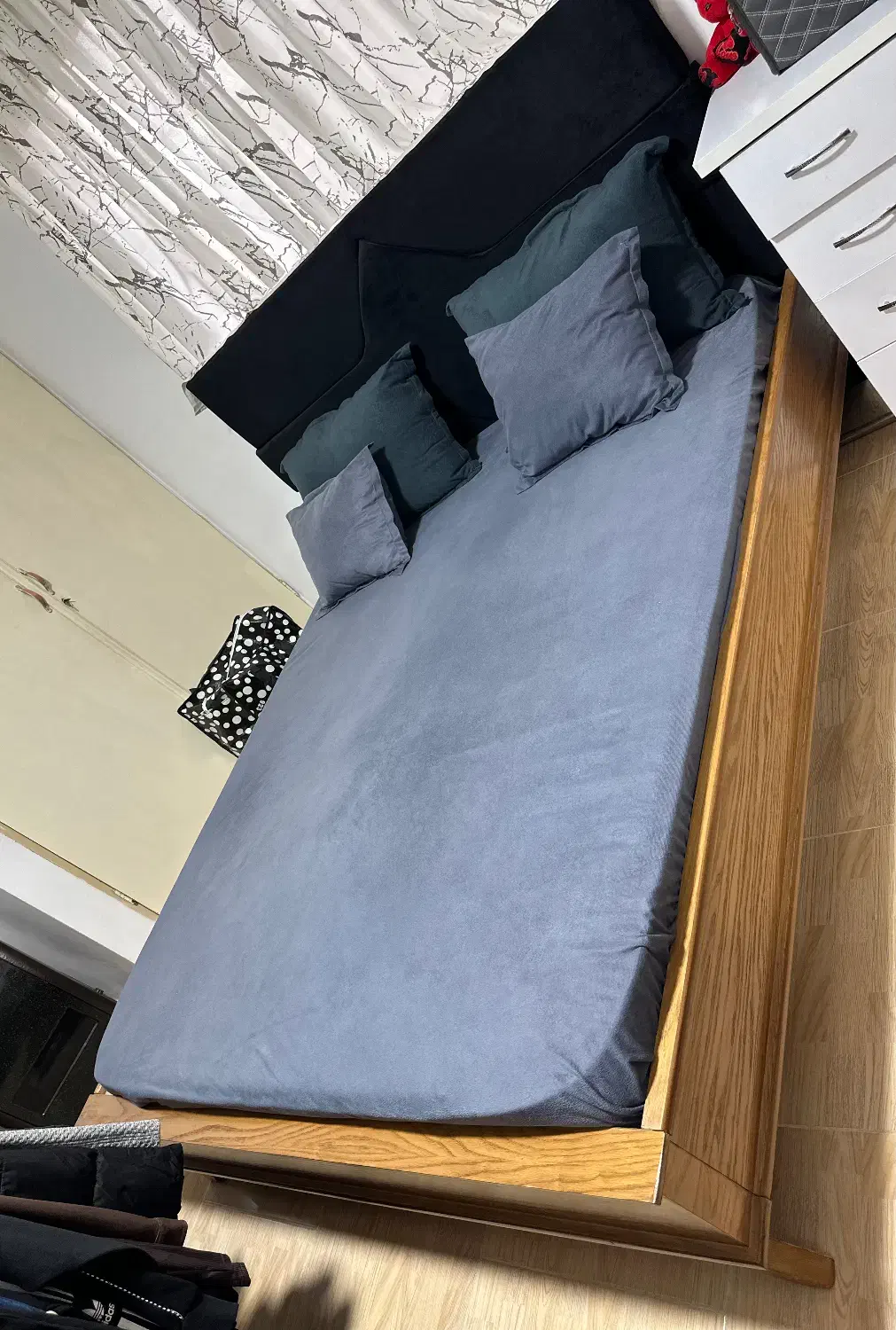 تخت و خوش‌خواب سالم دو نفره|تخت و سرویس خواب|نور, |دیوار