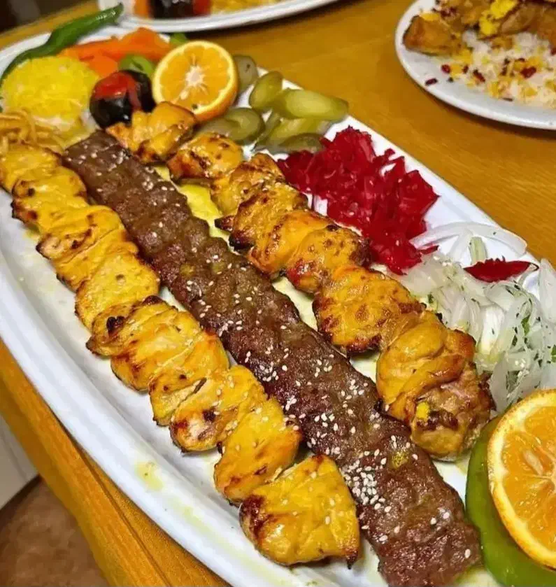 نیروی آشپزوکمک آشپزسالنکار،ظرفشور،صندوقدار،قلیانزن|استخدام خدمات فروشگاه و رستوران|مراغه, |دیوار