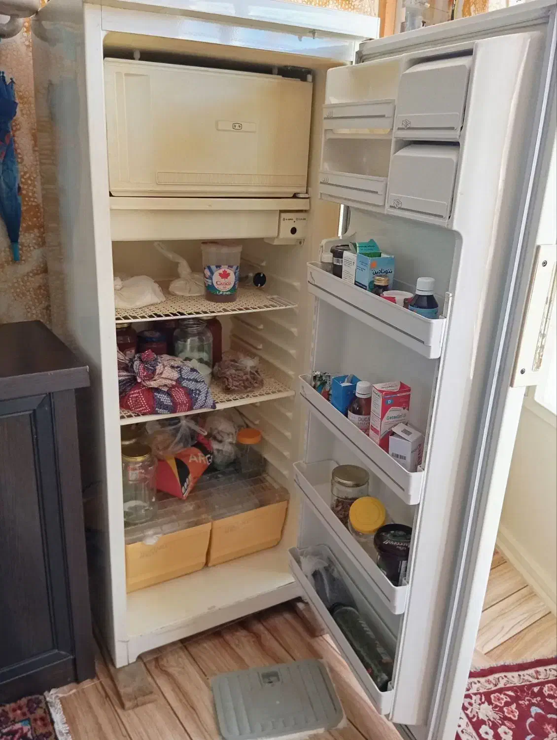 یخچال قدیمی|کلکسیون اشیاء عتیقه|اهر, |دیوار