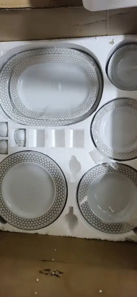 سرویس چینی 12نفره 107پارچه سرویس بشقاب اضافه داره|ظروف سرو و پذیرایی|اشتهارد, |دیوار