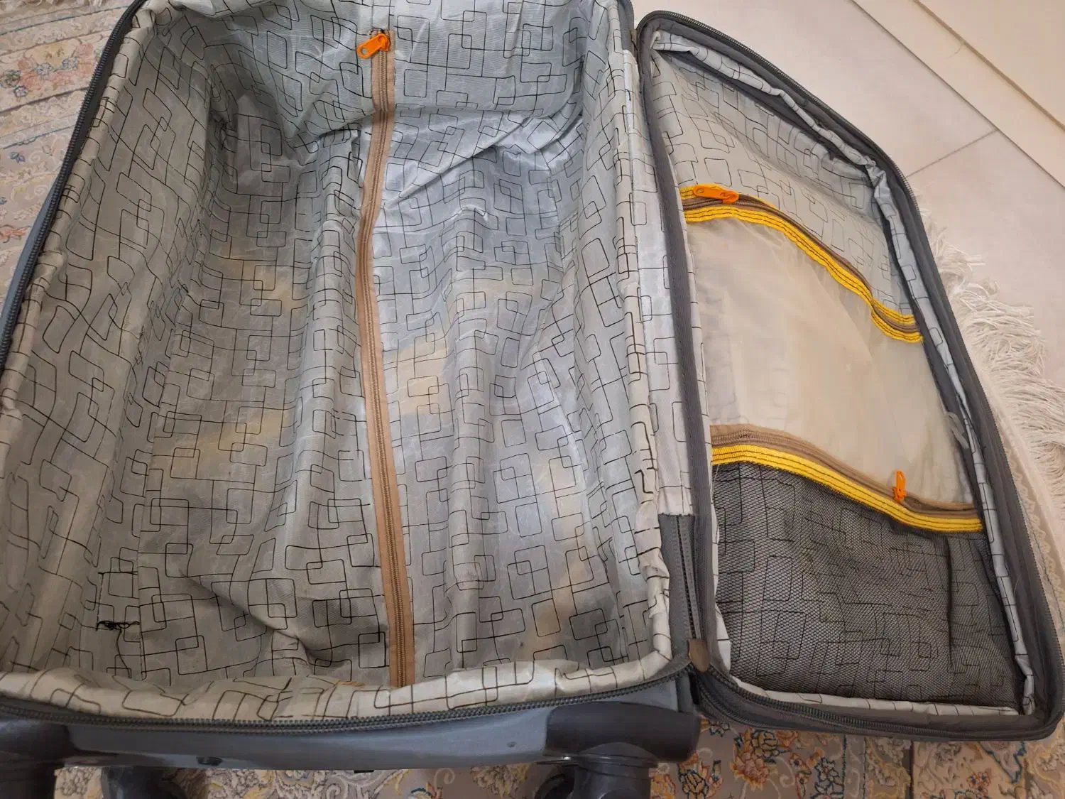 چمدان|کیف، کفش، کمربند|مشهد, پورسینا|دیوار