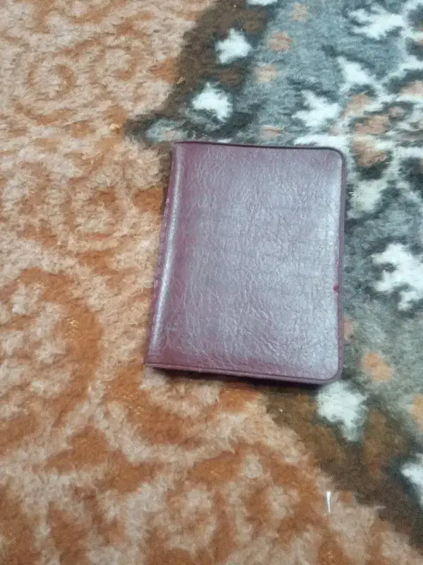 مدر ک گم شده|اشیا|صومای برادوست, |دیوار