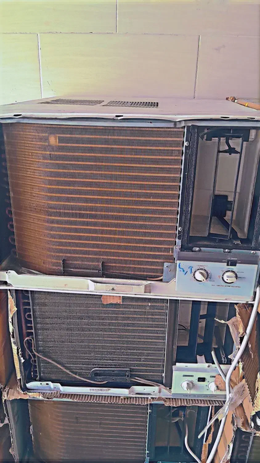 کولر پنجره ای در سمساری کوهی زاده|کولر گازی و فن‌کوئل|سیریک, |دیوار