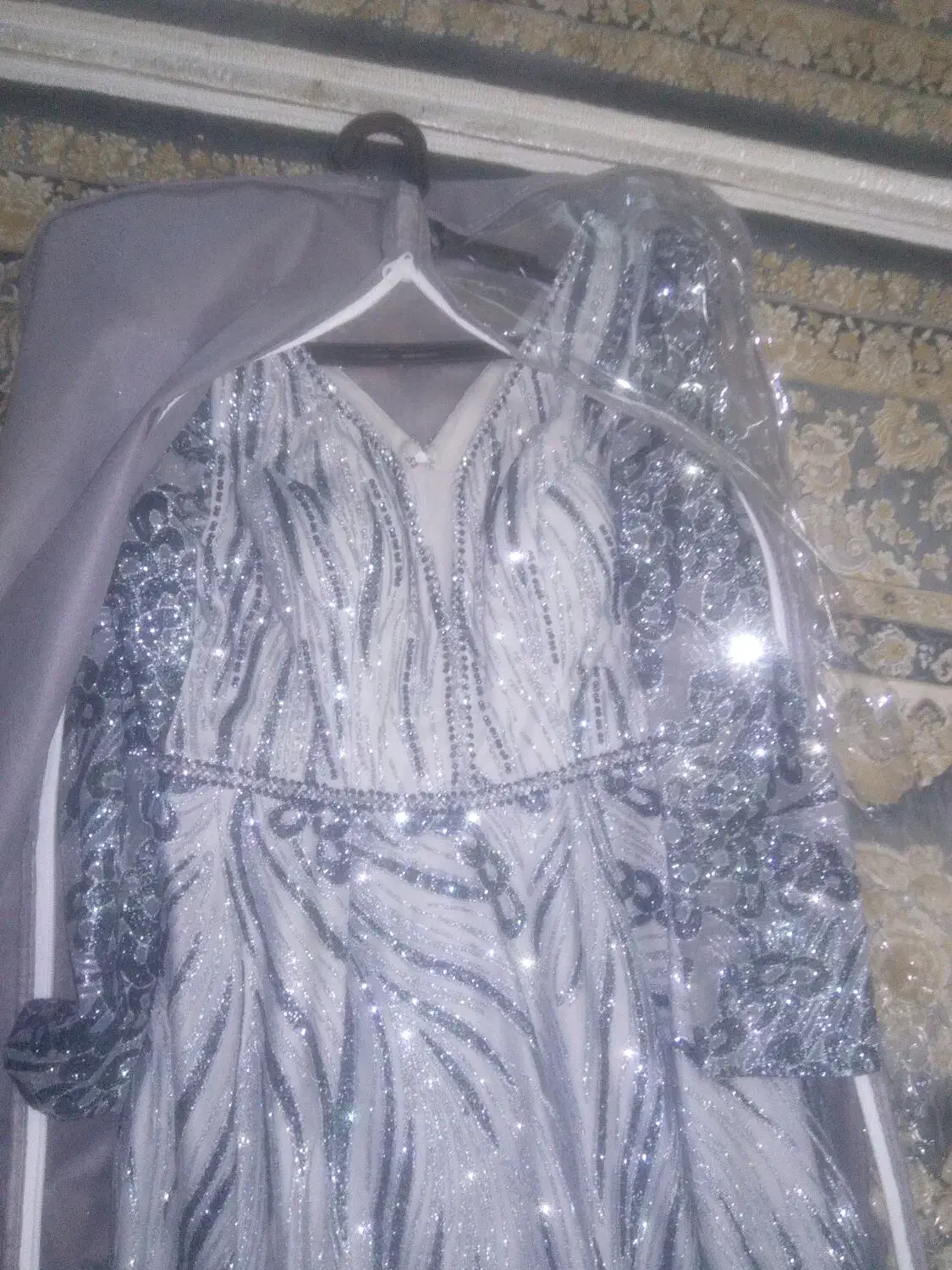 لباس مجلسی|لباس|ساری, |دیوار