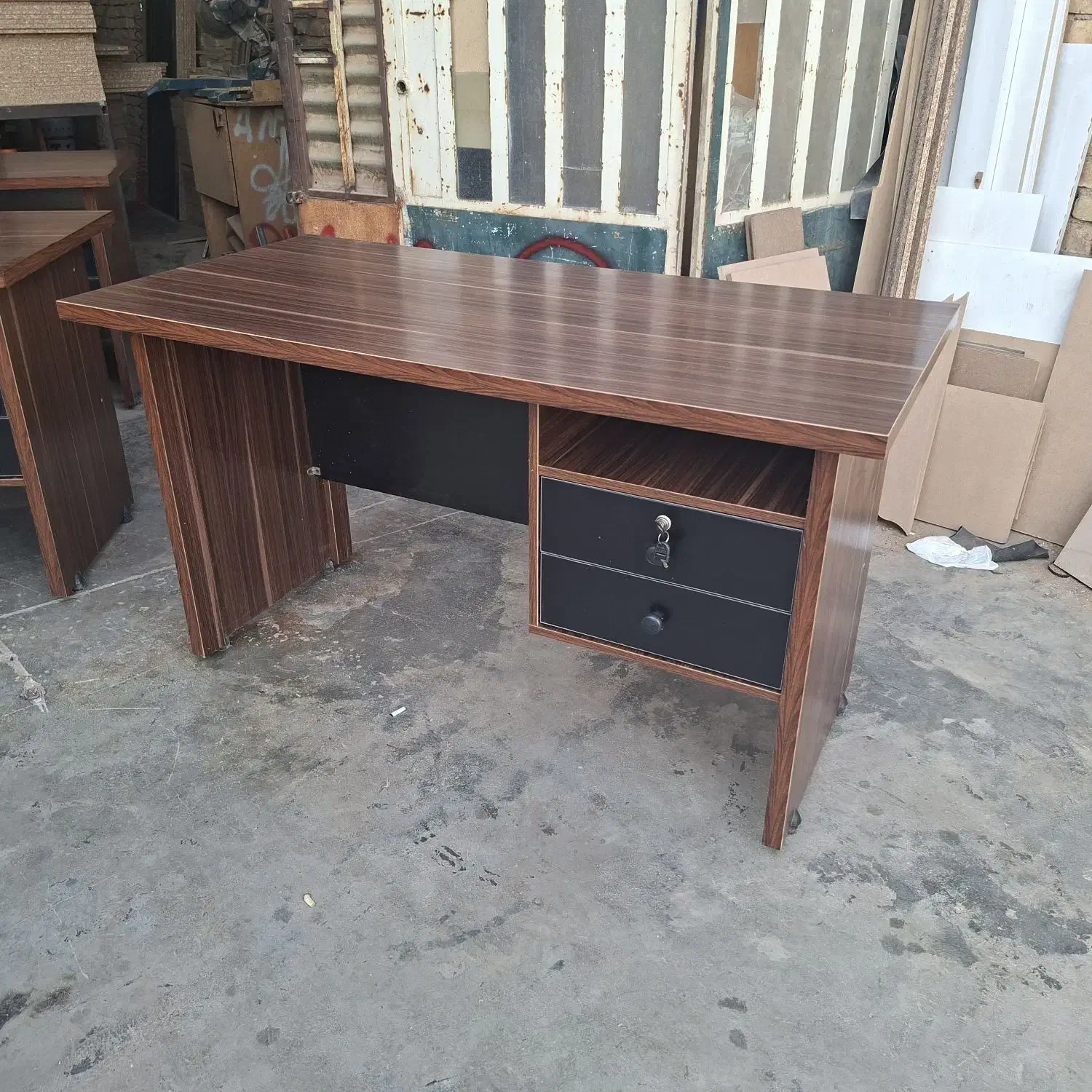 تولید میز مدیریت و کارمندی و کارشناسی وتحریر|دفتر کار|یزد, |دیوار