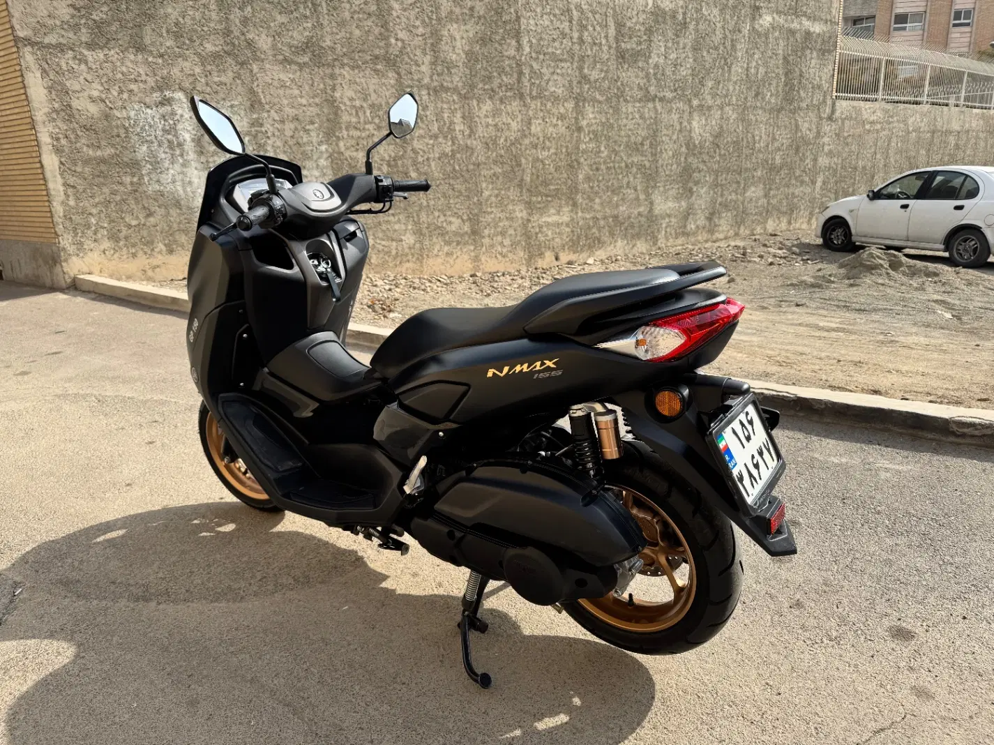 nmax 150|موتورسیکلت|اصفهان, باغ نگاره|دیوار