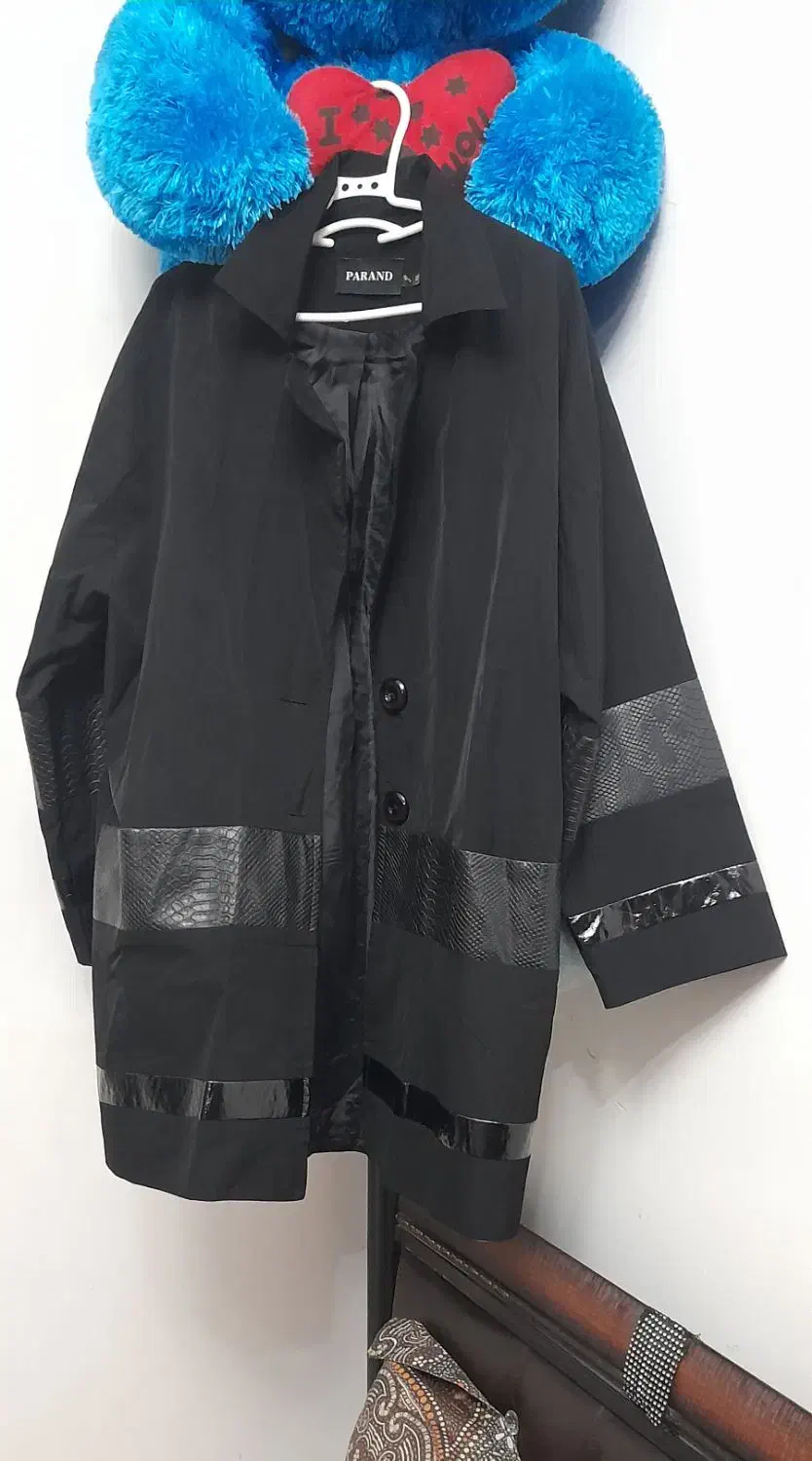 دو عدد پالتو|لباس|سرپل ذهاب, |دیوار