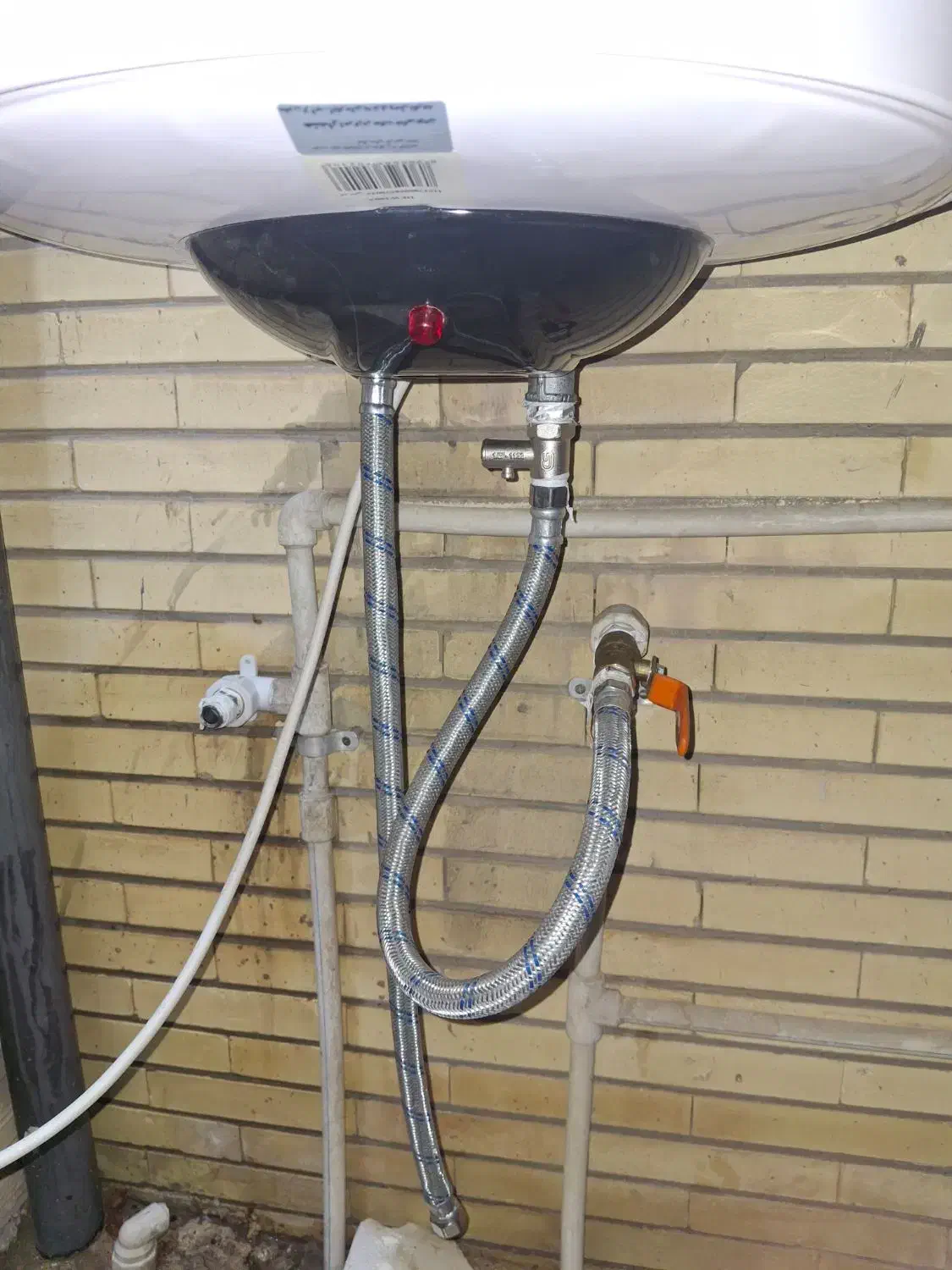 نصب انواع آبگرمکن وتلویزیون و شیر آلات|خدمات پیشه و مهارت|بندرعباس, |دیوار