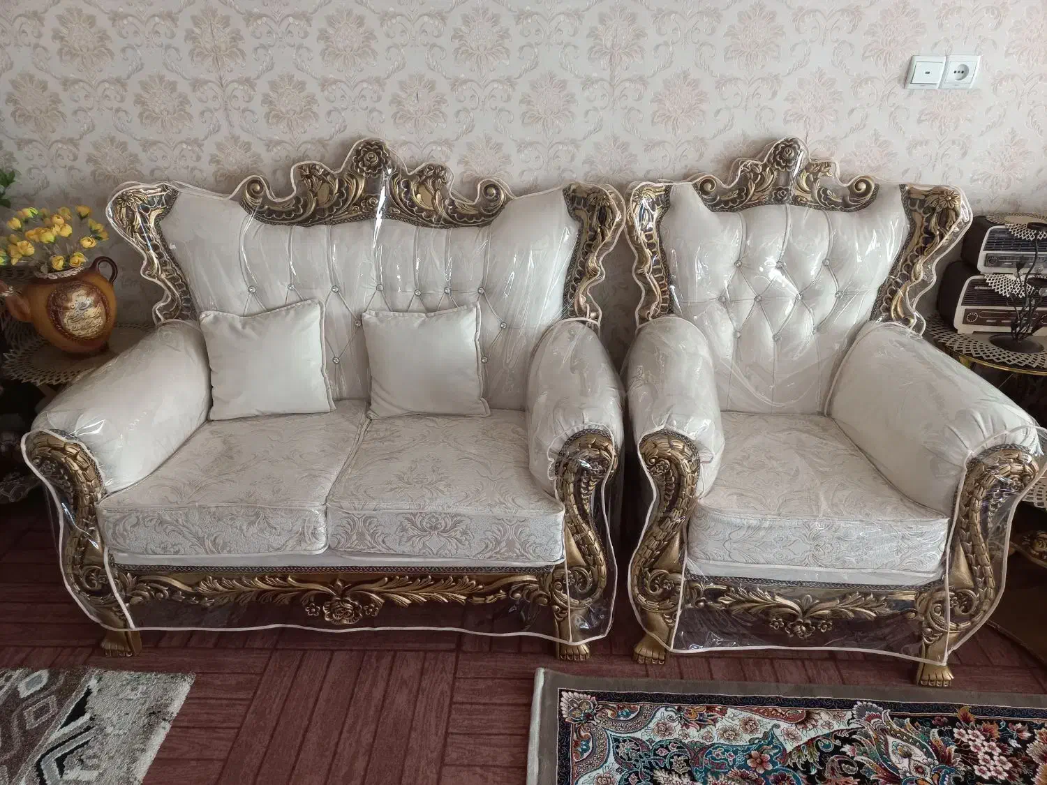 مبل ۹نفره سلطنتی|مبلمان خانگی و میز عسلی|هشتگرد, شهرک بعثت|دیوار