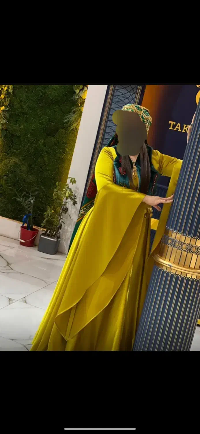 لباس مجلسی|لباس|شیراز, تاچارا|دیوار