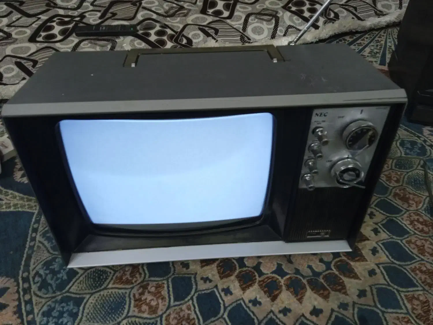 تلویزیون نوستالژی قدیمی|کلکسیون اشیاء عتیقه|لار, |دیوار