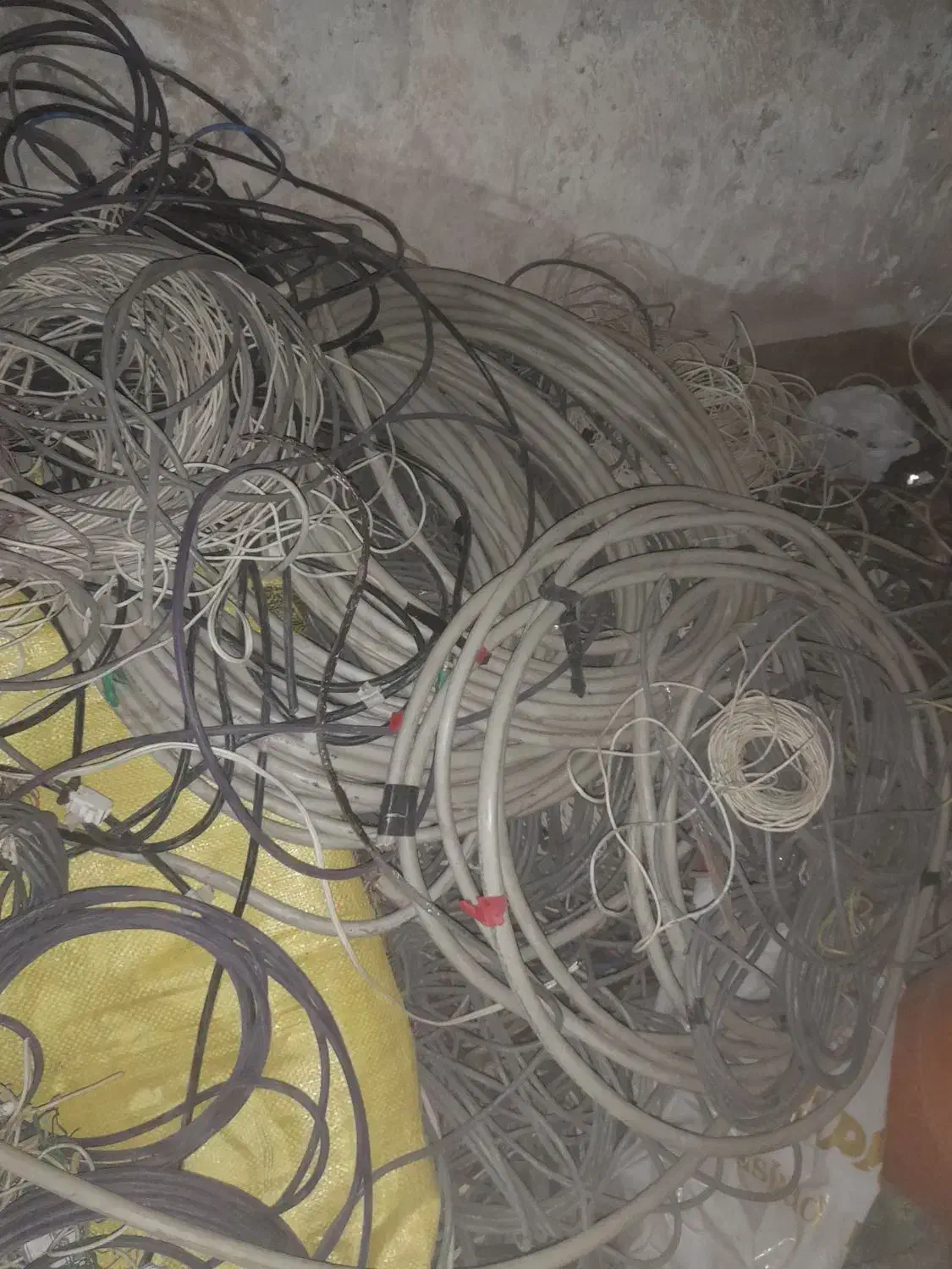 خریدو فروش شیرآلات. سیم برق .مس آبگرمکن . اهن|عمده‌فروشی|تهران, سبلان (لشگر)|دیوار