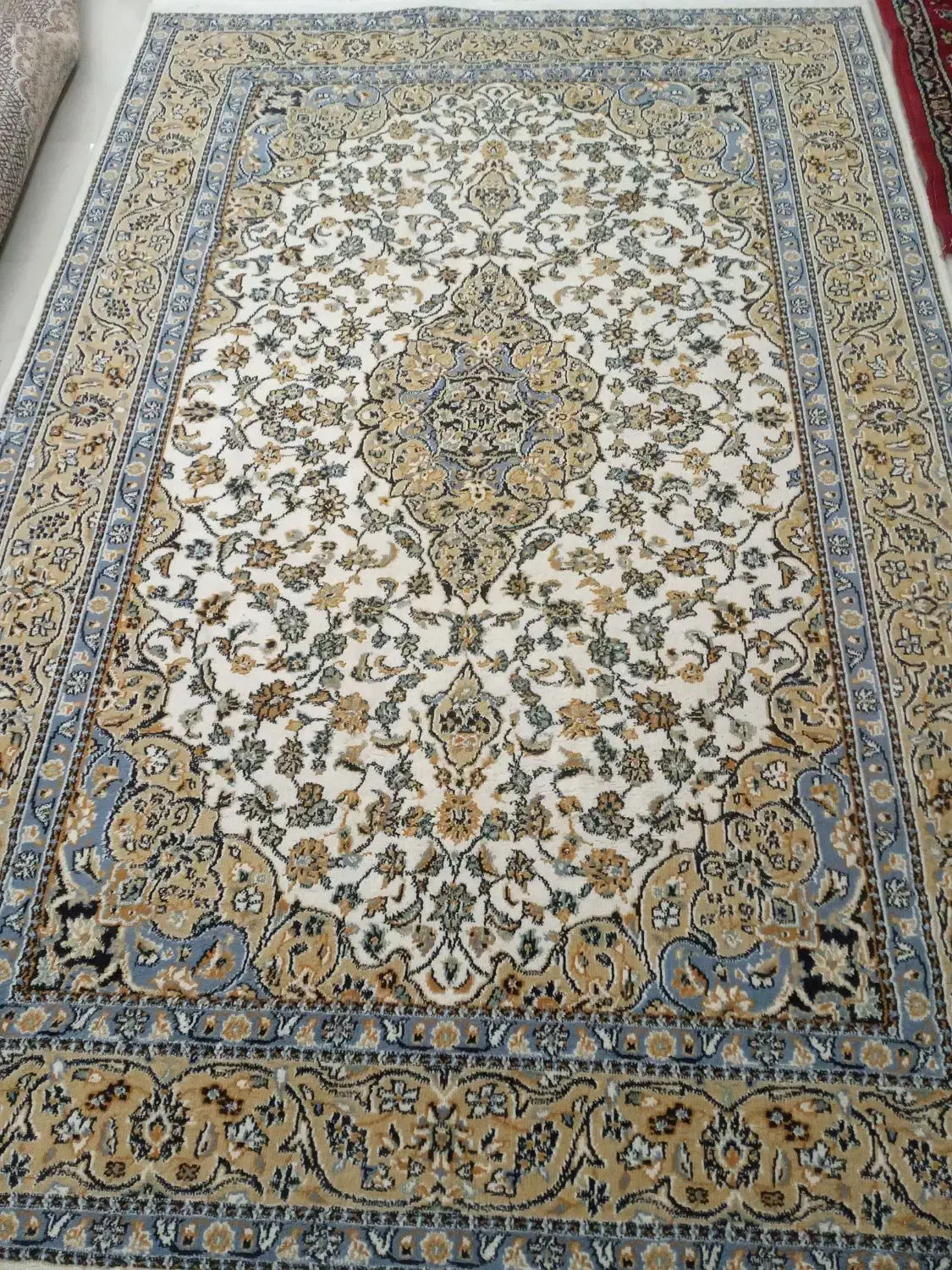 فرشهای 4متری کناره زرنیم یک متری و نیم|فرش|همدان, |دیوار