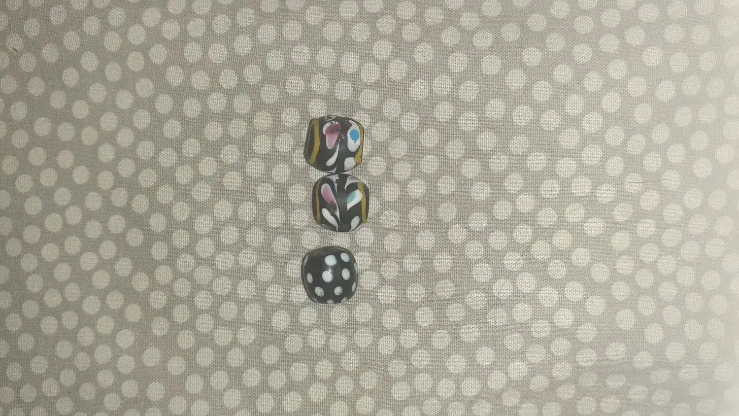 مهره چشموک|زیورآلات و اکسسوری|جیرفت, |دیوار