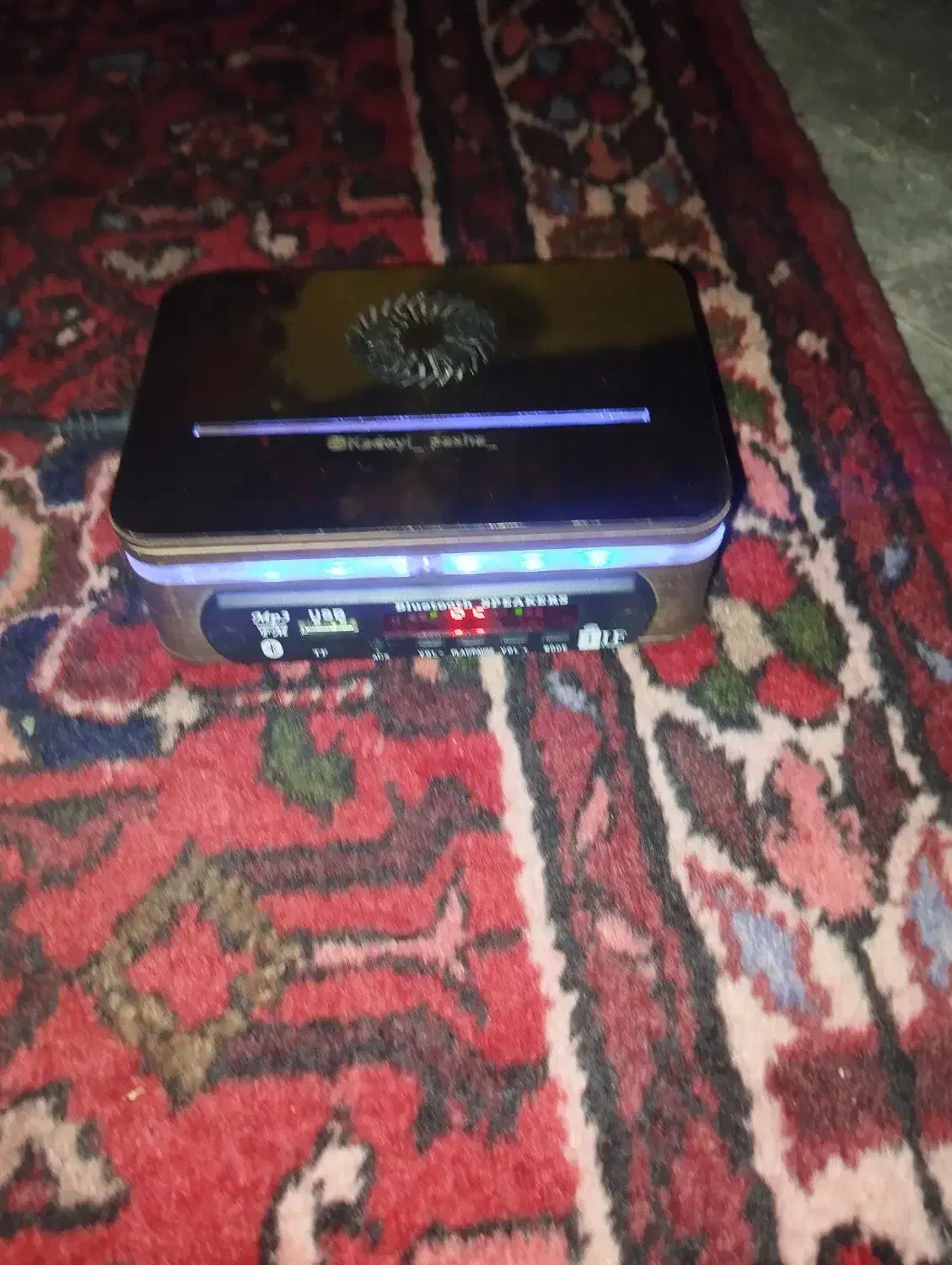 اسپیکر اک همراه با اداپتور صداش کم نیس|سیستم صوتی خانگی|قم, علی آباد سعدگان|دیوار