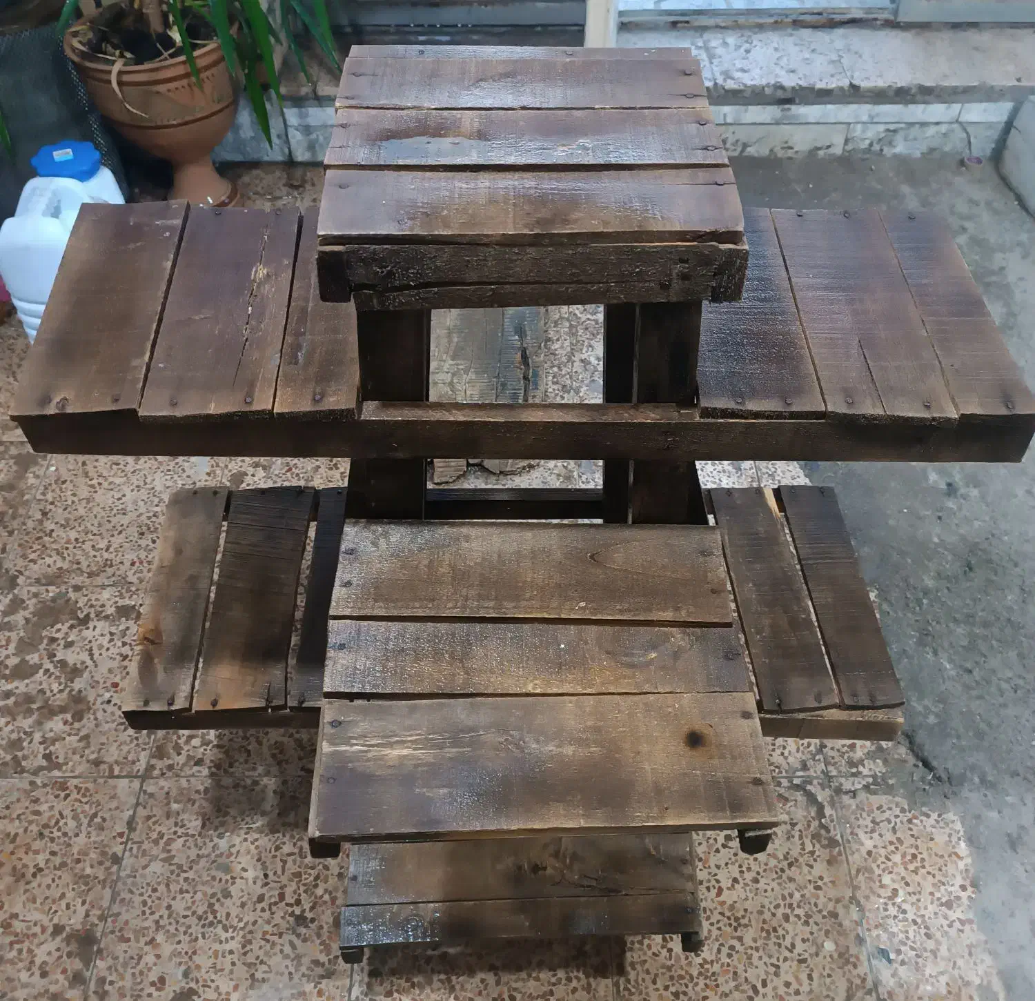 پایه استند گل و گلدان|گل و گیاه طبیعی|نیشابور, بلوار گلها|دیوار