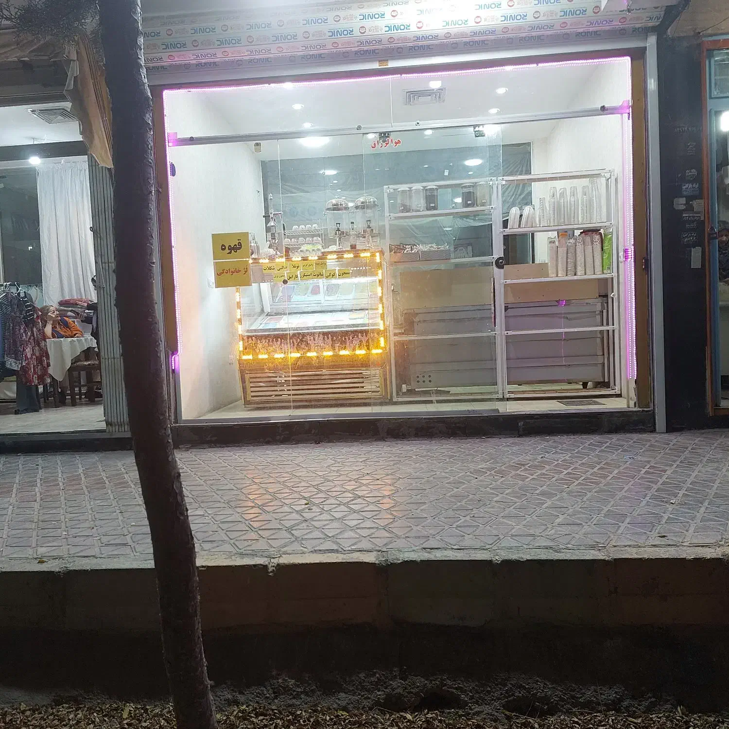 اجاره مغازه ۲۰ متری در B۸|اجارهٔ مغازه و غرفه|فولادشهر, B8|دیوار
