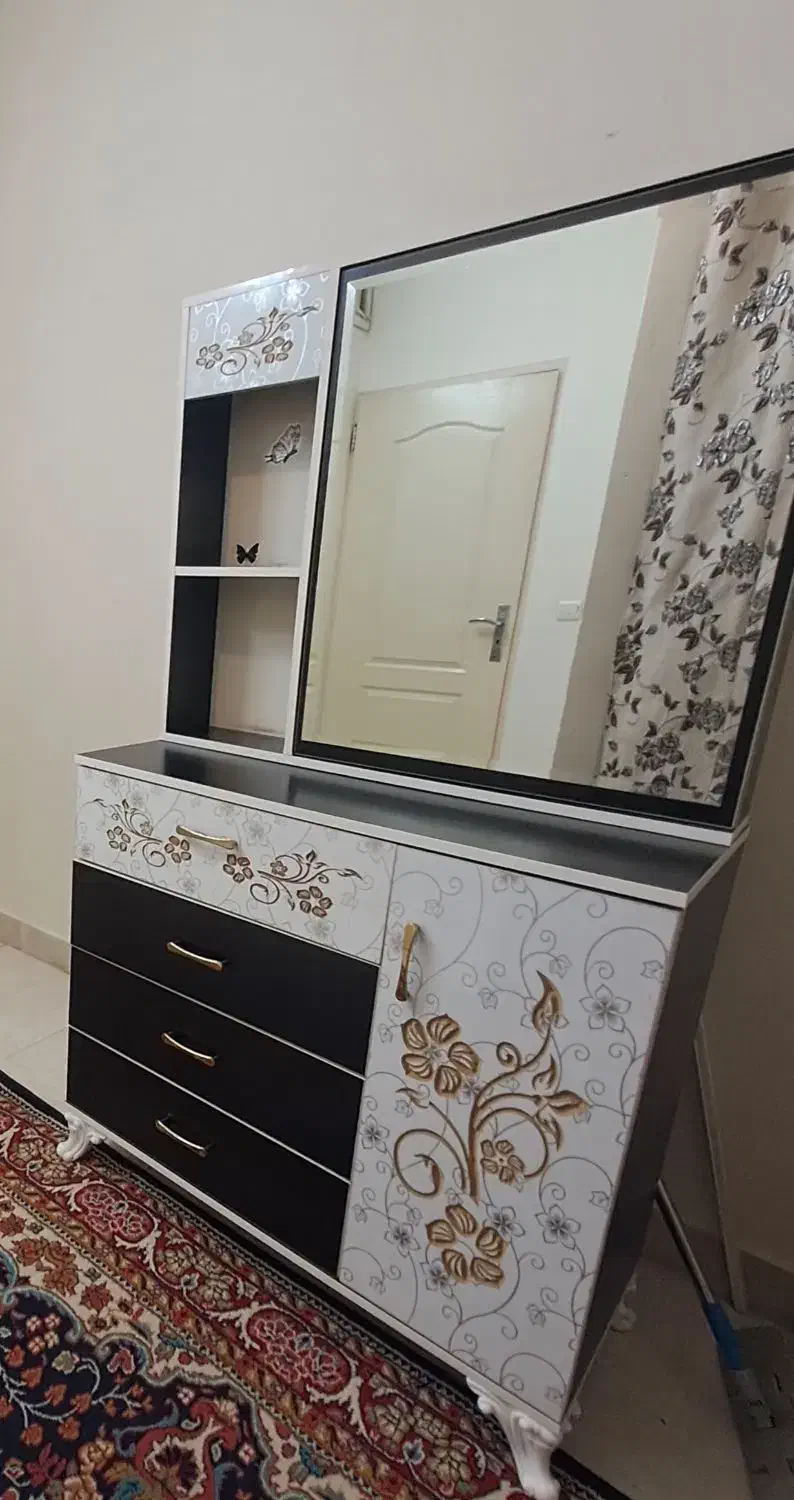 دراور|جاکفشی، کمد، دراور|قدس, شهر‌قدس|دیوار