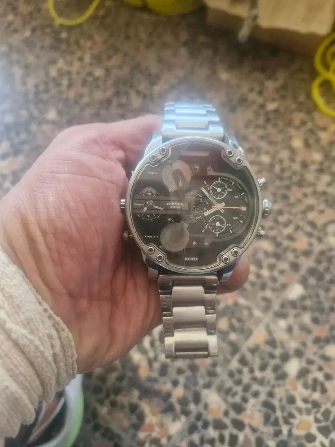 ساعت برنداصلی دیزل|ساعت|مشهد, حرم مطهر رضوی|دیوار