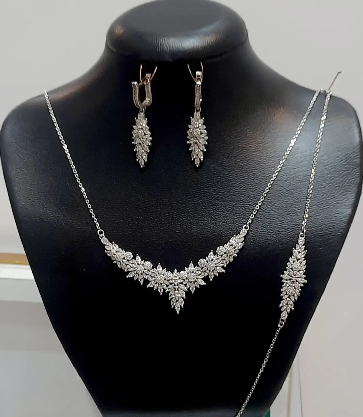 سرویس کامل نقره ۹۲۵ زنانه با آبکاری طلا سفید|جواهرات|اصفهان, چرخاب|دیوار