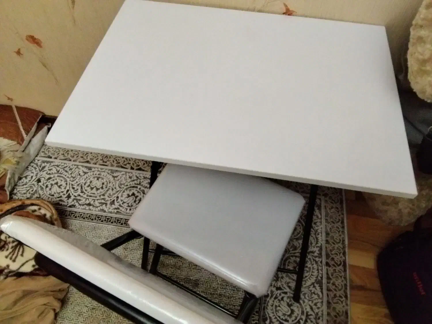 میز و صندلی تاشو نو|صندلی و نیمکت|اندیشه, اندیشه فاز ۱|دیوار