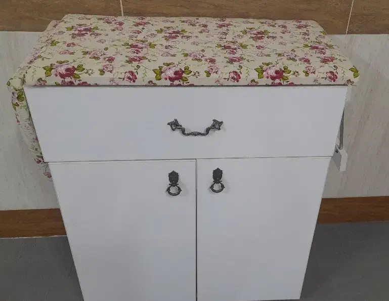 میز اتو و چرخ خیاطی|اتو و لوازم اتو|گناباد, |دیوار