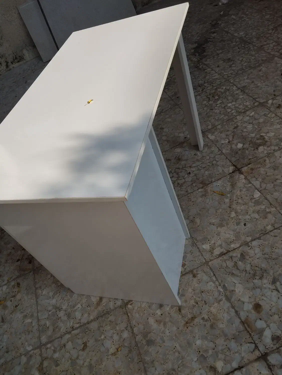 میز سفید کاملا سالم|میز تحریر و کامپیوتر|لاهیجان, لیالستان|دیوار