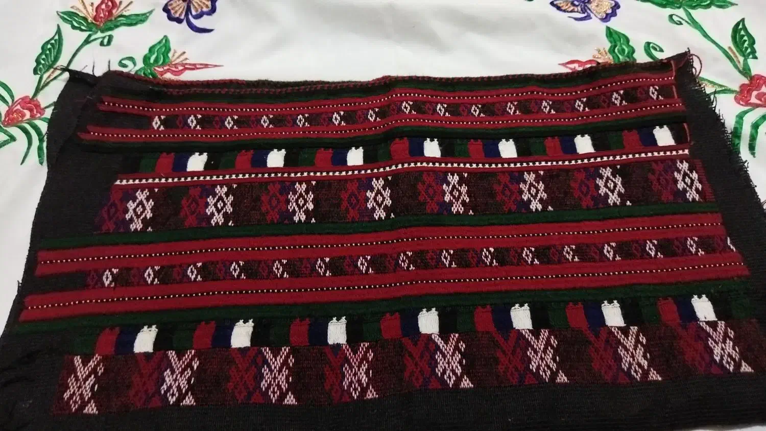 بدن آستین دست دوز|لباس|سراوان, |دیوار