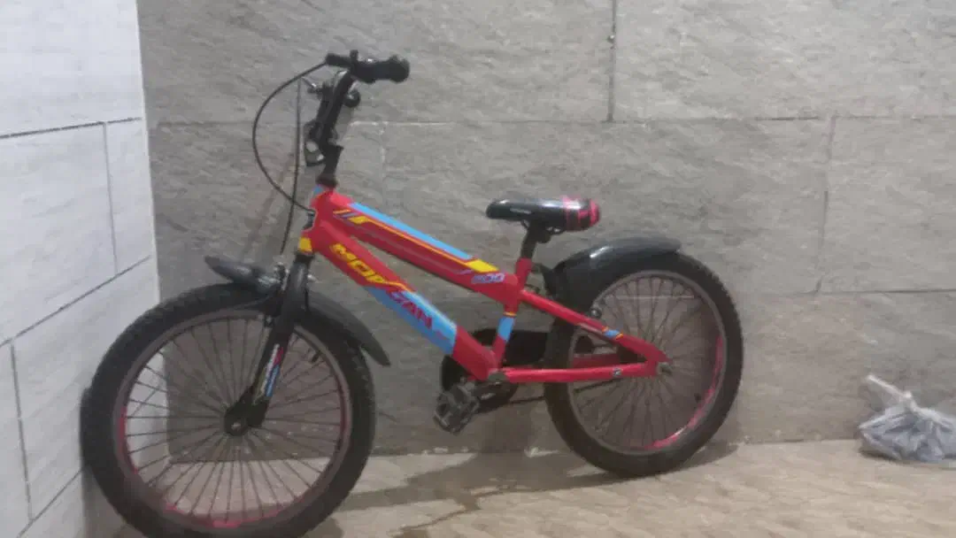 دوچرخه|دوچرخه، اسکیت، اسکوتر|صدرا-فارس, فاز ۱|دیوار