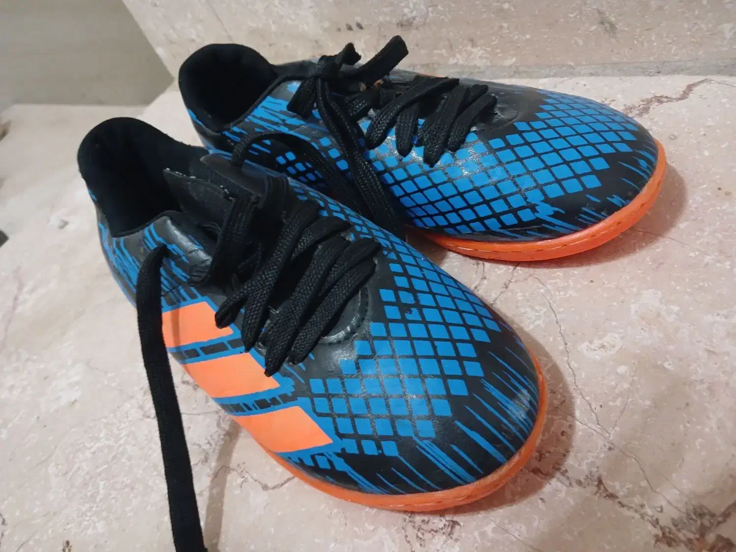 کفش فوتسال|کیف، کفش، کمربند|شیروان (خراسان), |دیوار