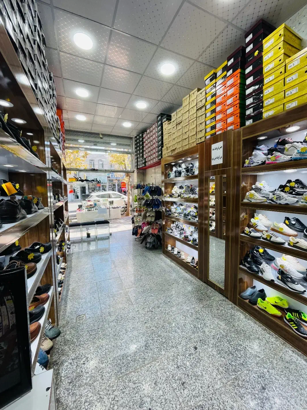 واگذاری مغازه کفش فروشی با کلیه اجناس لوازم جانبی|فروشگاه و مغازه|قیدار, |دیوار