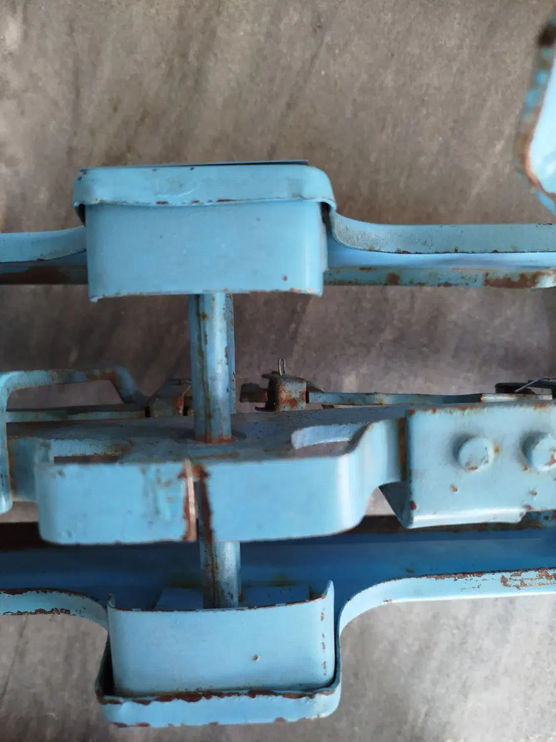 ترازو سنگی|کلکسیون اشیاء عتیقه|بروجن, |دیوار