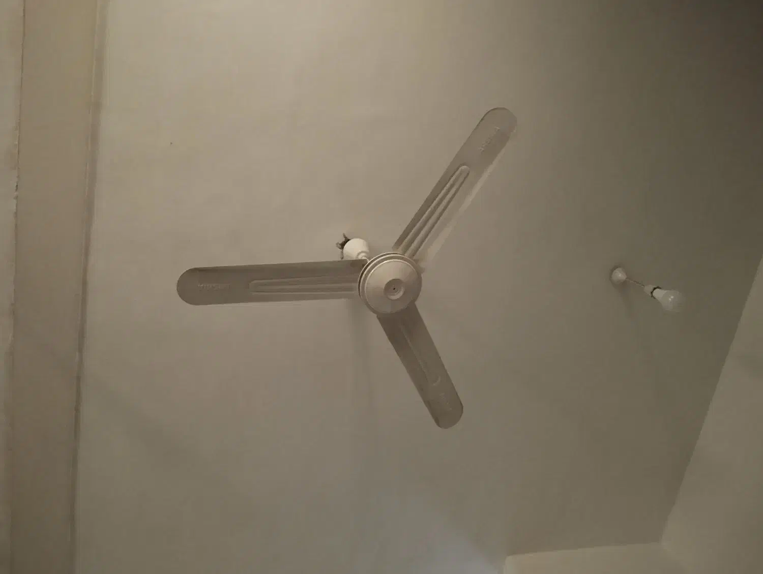 پنکه سقفی|پنکه و تصفیهکنندهٔ هوا|شوشتر, |دیوار