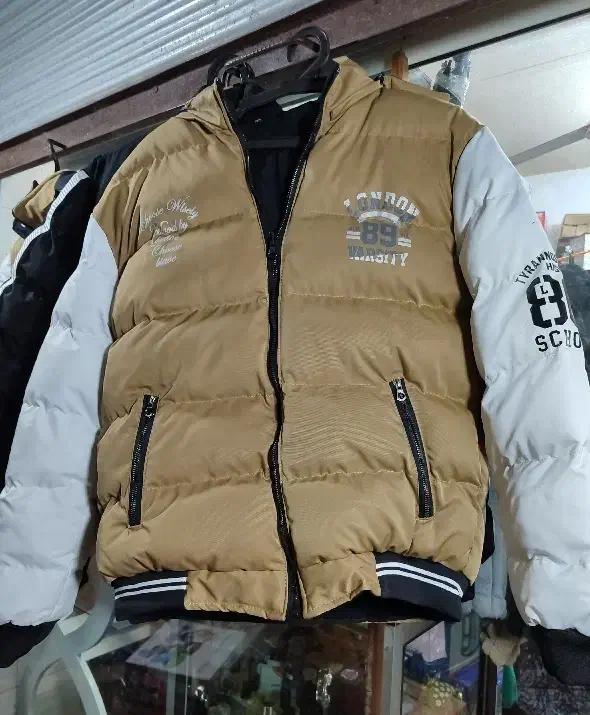 کاپشن باکسی دو طرفه|لباس|رشت, امین الضرب|دیوار